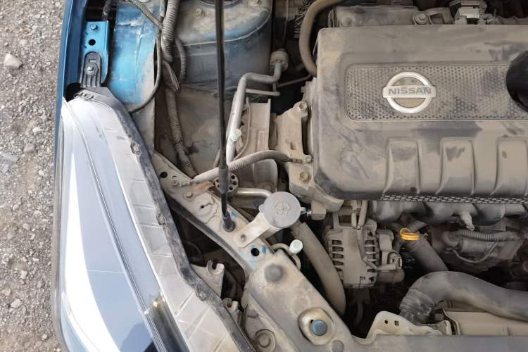 Used Nissan Lannia 2016 1.6L CVT Cool Edition Engine Bay Right