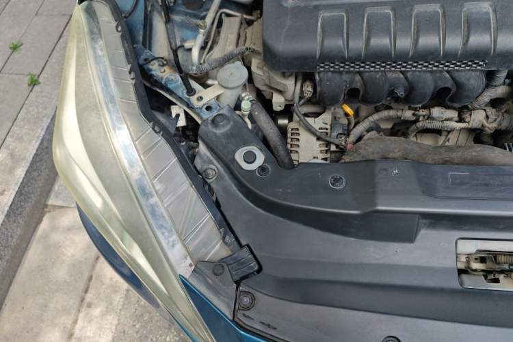Used Nissan Lannia 2016 1.6L CVT Cool Edition Engine Bay Right