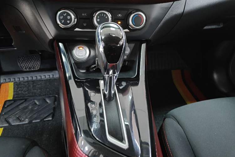 Used Nissan Lannia 2016 1.6L CVT Smart Cool Edition Gear Lever