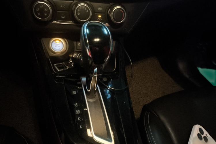 Used Nissan Lannia 2016 1.6L CVT Smart Cool Edition Gear Lever