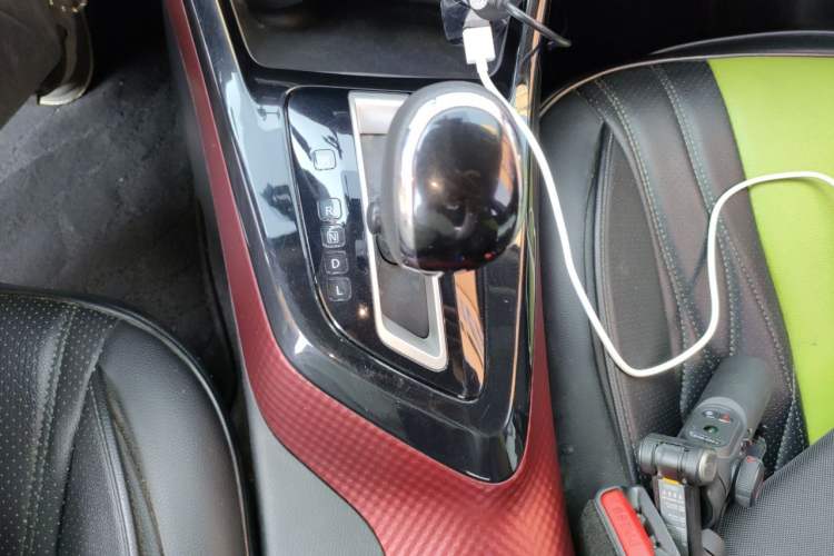 Used Nissan Lannia 2016 1.6L CVT Smart Cool Edition Gear Lever