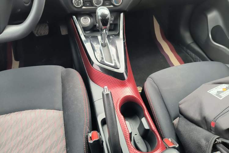 Used Nissan Lannia 2016 1.6L CVT Smart Cool Edition Gear Lever