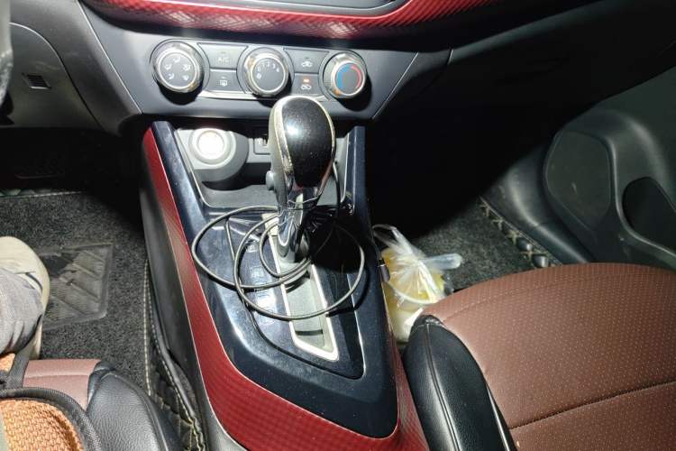 Used Nissan Lannia 2016 1.6L CVT Smart Cool Edition Gear Lever