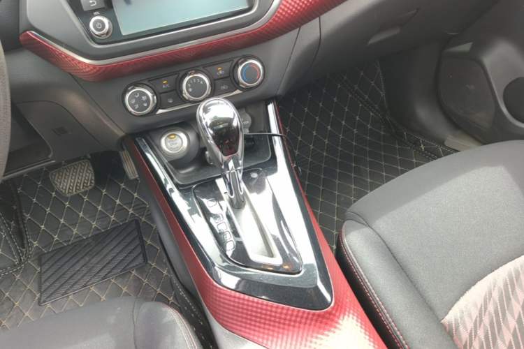 Used Nissan Lannia 2016 1.6L CVT Smart Cool Edition Gear Lever