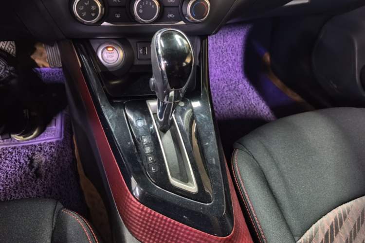 Used Nissan Lannia 2016 1.6L CVT Smart Cool Edition Gear Lever