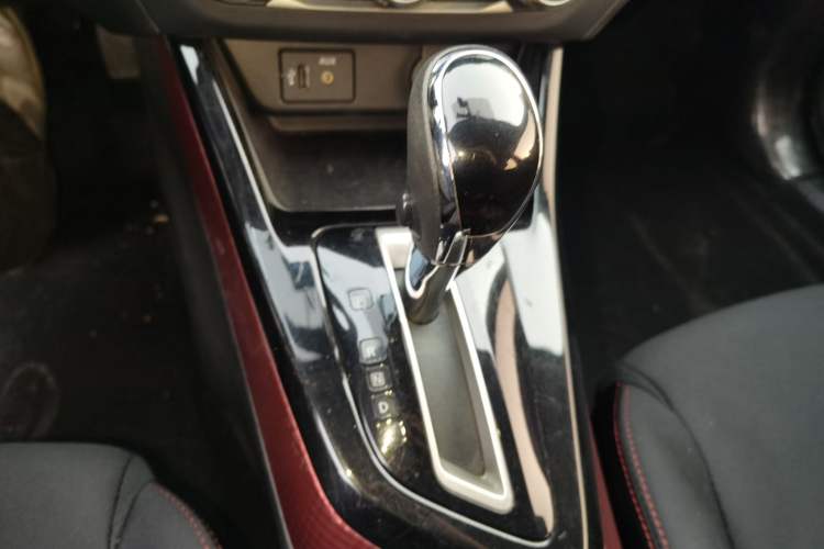 Used Nissan Lannia 2016 1.6L CVT Cool Edition Gear Lever