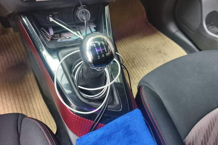 Used Nissan Lannia 2016 1.6L Manual Cool Edition Gear Lever