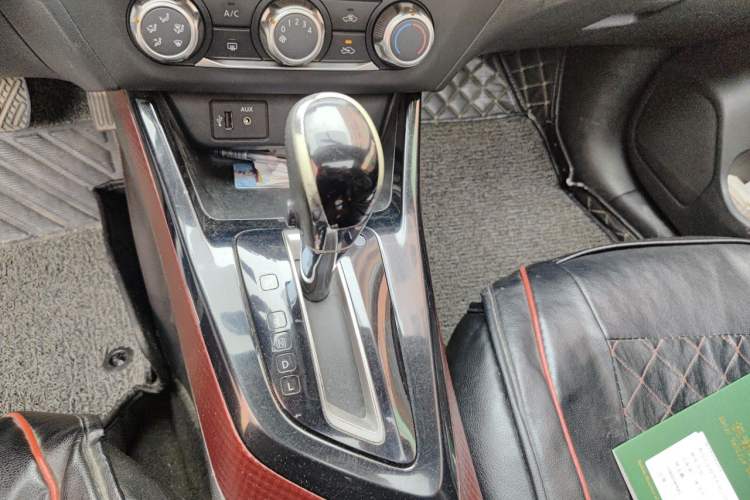 Used Nissan Lannia 2016 1.6L CVT Cool Edition Gear Lever