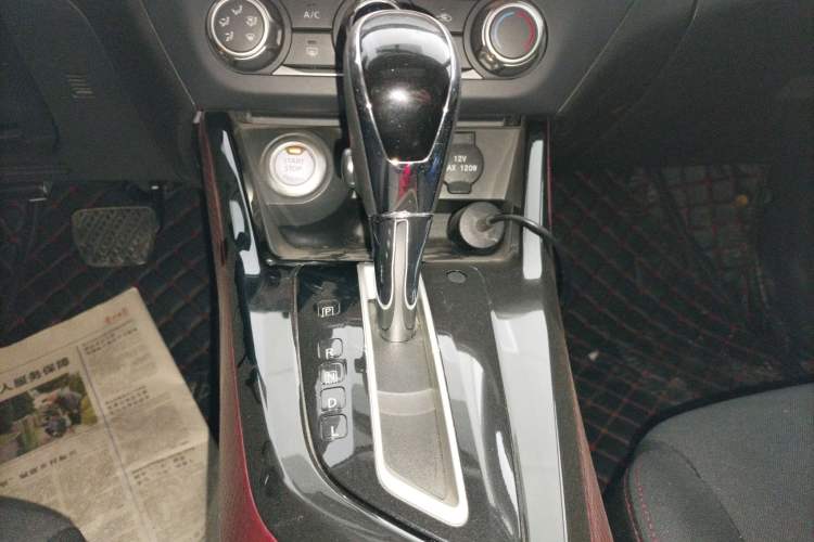Used Nissan Lannia 2016 1.6L CVT Smart Cool Edition Gear Lever