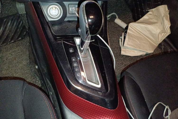 Used Nissan Lannia 2016 1.6L CVT Smart Cool Edition Gear Lever