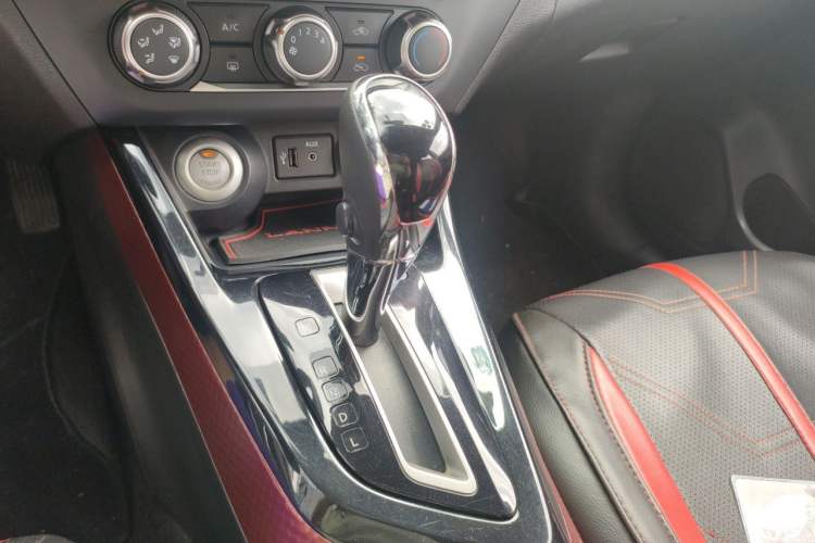 Used Nissan Lannia 2016 1.6L CVT Smart Cool Edition Gear Lever