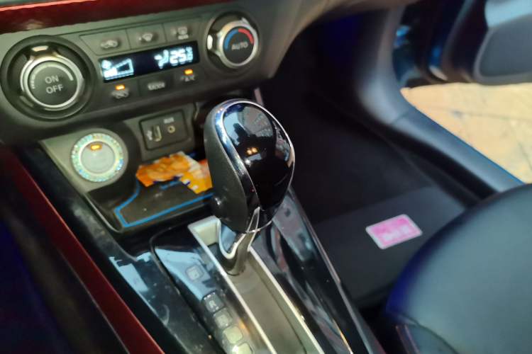 Used Nissan Lannia 2016 1.6L CVT High-Energy Version Gear Lever