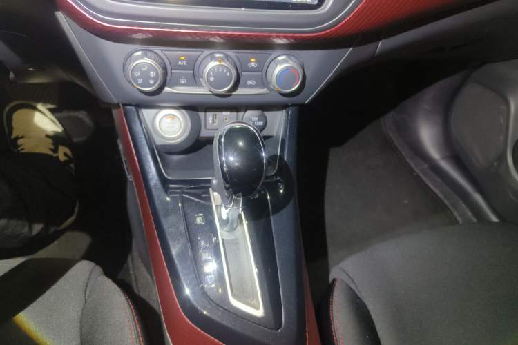 Used Nissan Lannia 2016 1.6L CVT Smart Cool Edition Gear Lever