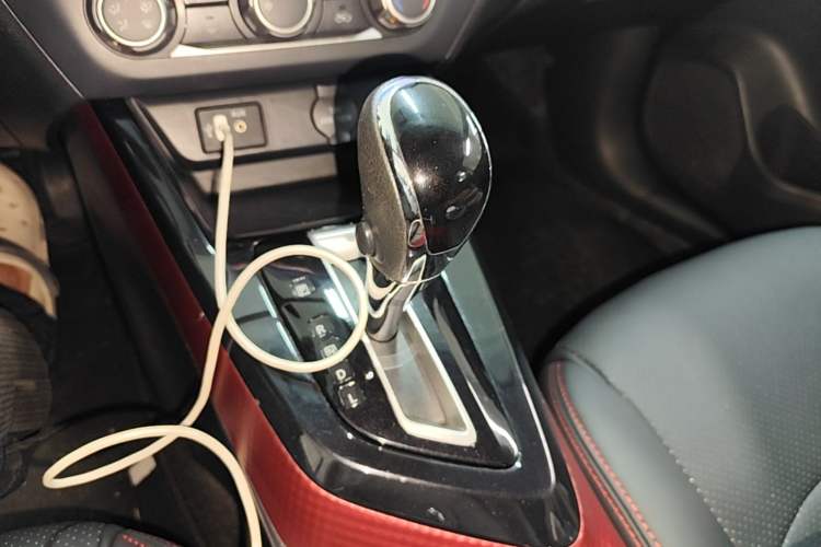 Used Nissan Lannia 2016 1.6L CVT Cool Edition Gear Lever