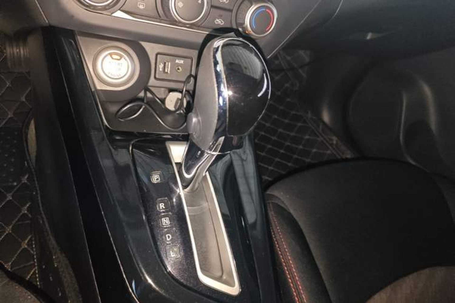 Used Nissan Lannia 2016 1.6L CVT Smart Cool Edition Gear Lever