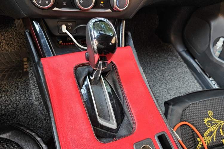 Used Nissan Lannia 2016 1.6L CVT Cool Edition Gear Lever