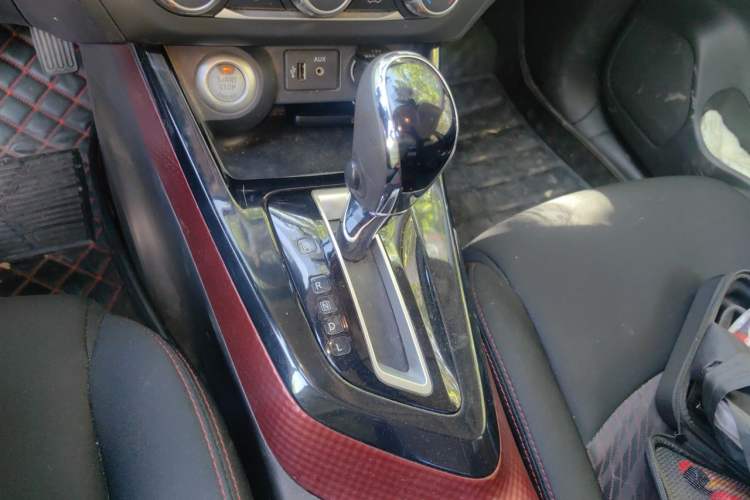 Used Nissan Lannia 2016 1.6L CVT Smart Cool Edition Gear Lever
