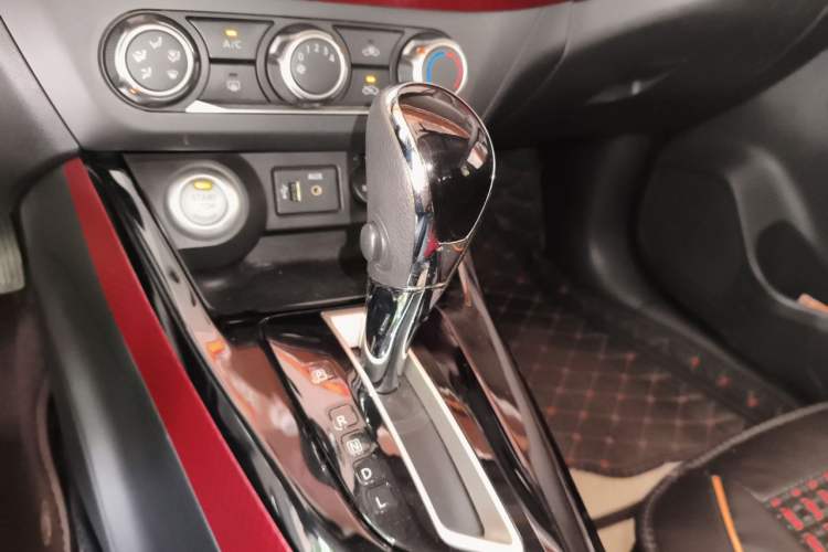 Used Nissan Lannia 2016 1.6L CVT Smart Cool Edition Gear Lever