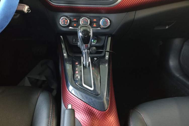 Used Nissan Lannia 2016 1.6L CVT Cool Edition Gear Lever