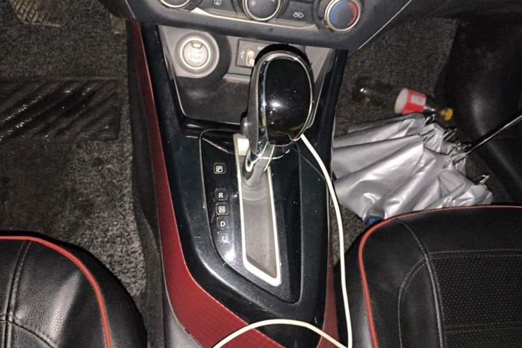 Used Nissan Lannia 2016 1.6L CVT Smart Cool Edition Gear Lever