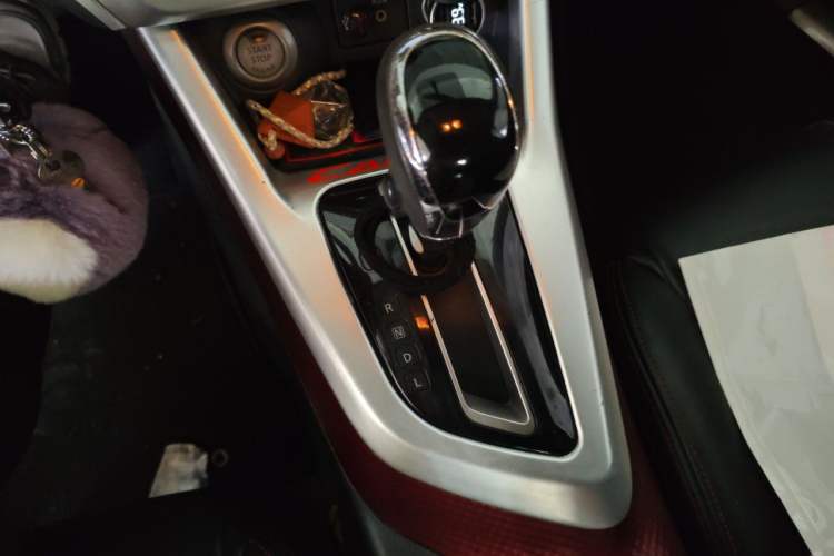 Used Nissan Lannia 2016 1.6L CVT Cool Edition Gear Lever