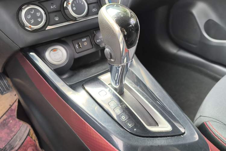 Used Nissan Lannia 2016 1.6L CVT Smart Cool Edition Gear Lever