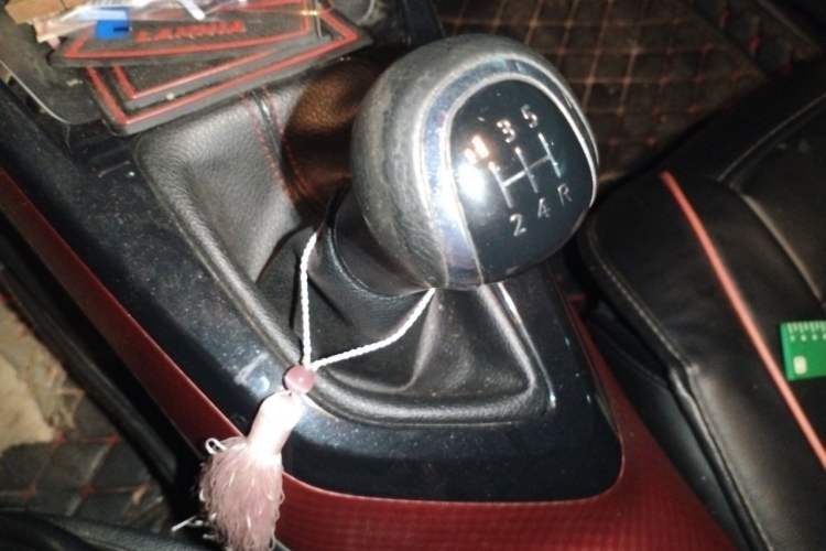 Used Nissan Lannia 2016 1.6L Manual Cool Edition Gear Lever