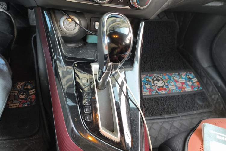 Used Nissan Lannia 2016 1.6L CVT Smart Cool Edition Gear Lever