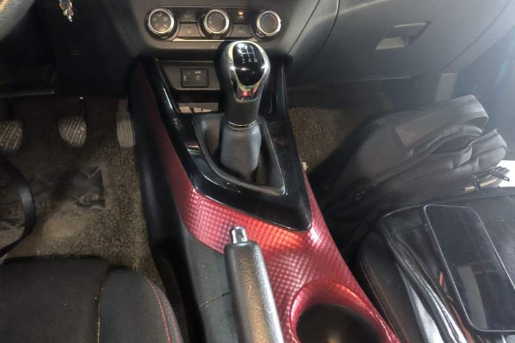 Used Nissan Lannia 2016 1.6L Manual Cool Edition Gear Lever