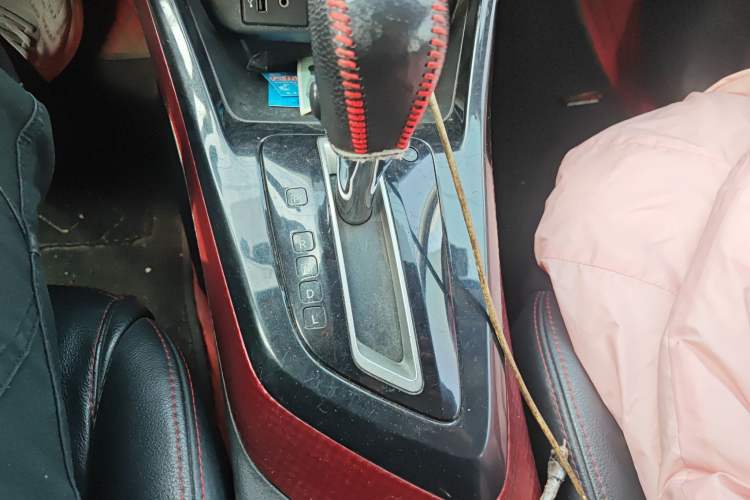 Used Nissan Lannia 2016 1.6L CVT Cool Edition Gear Lever
