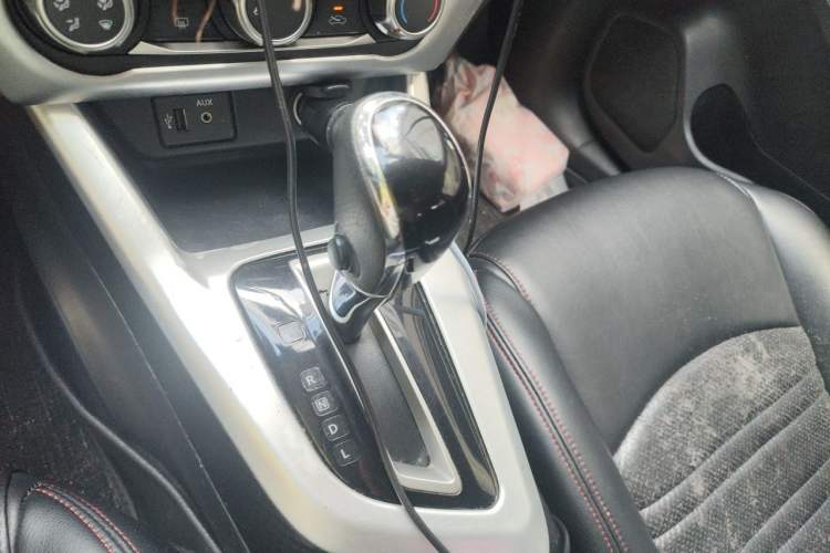 Used Nissan Lannia 2016 1.6L CVT Cool Edition Gear Lever
