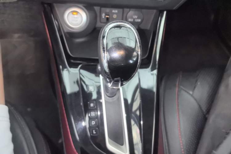 Used Nissan Lannia 2016 1.6L CVT Smart Cool Edition Gear Lever