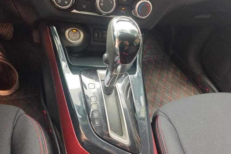 Used Nissan Lannia 2016 1.6L CVT Smart Cool Edition Gear Lever