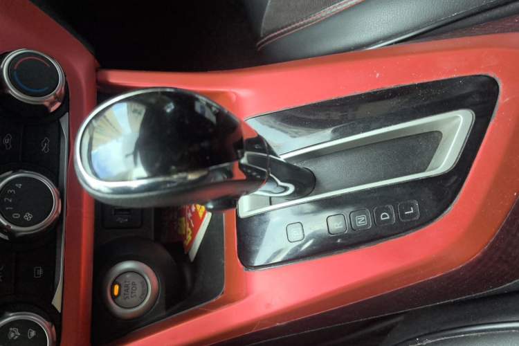 Used Nissan Lannia 2016 1.6L CVT Smart Cool Edition Gear Lever