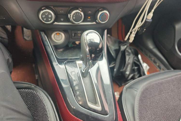 Used Nissan Lannia 2016 1.6L CVT Smart Cool Edition Gear Lever