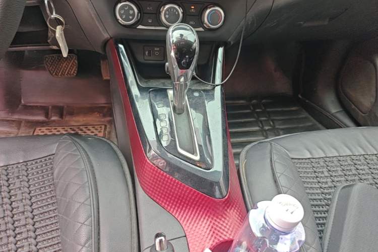 Used Nissan Lannia 2016 1.6L CVT Cool Edition Gear Lever