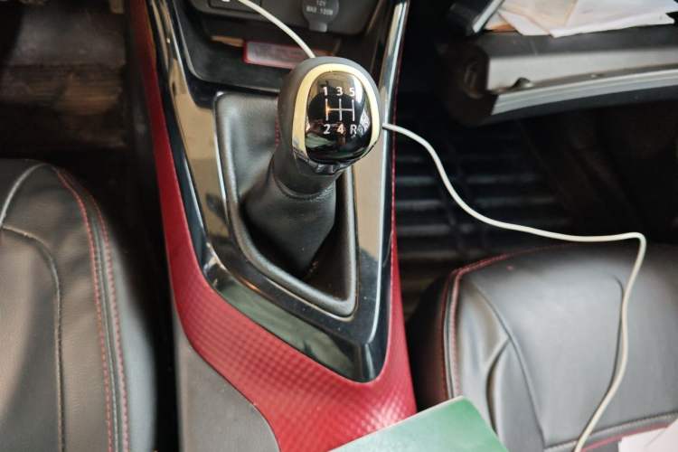 Used Nissan Lannia 2016 1.6L Manual Cool Edition Gear Lever