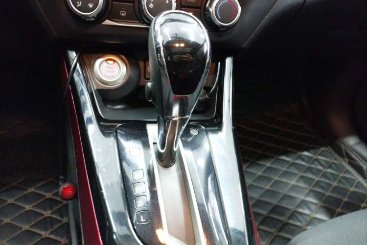 Used Nissan Lannia 2016 1.6L CVT Smart Cool Edition Gear Lever