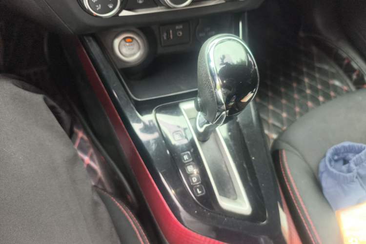 Used Nissan Lannia 2016 1.6L CVT Smart Cool Edition Gear Lever