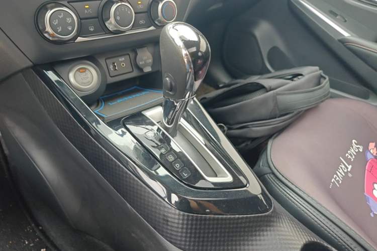 Used Nissan Lannia 2016 1.6L CVT Smart Cool Edition Gear Lever