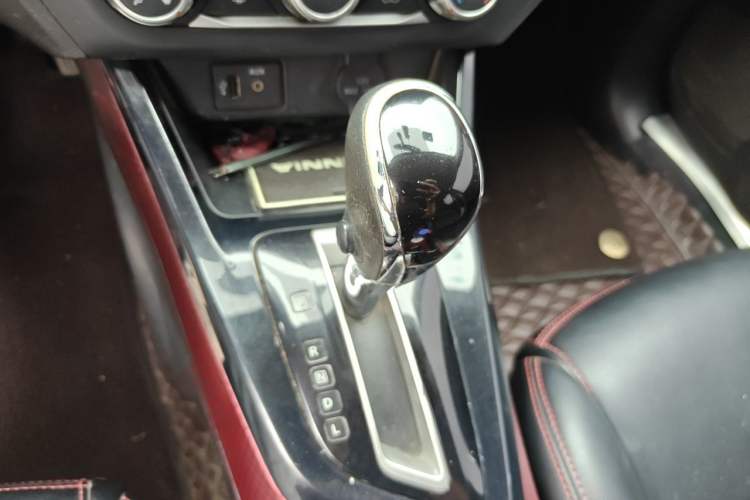 Used Nissan Lannia 2016 1.6L CVT Cool Edition Gear Lever