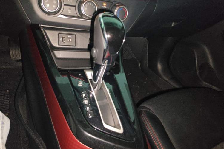 Used Nissan Lannia 2016 1.6L CVT Cool Edition Gear Lever