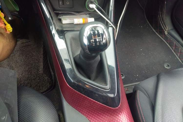 Used Nissan Lannia 2016 1.6L Manual Cool Edition Gear Lever