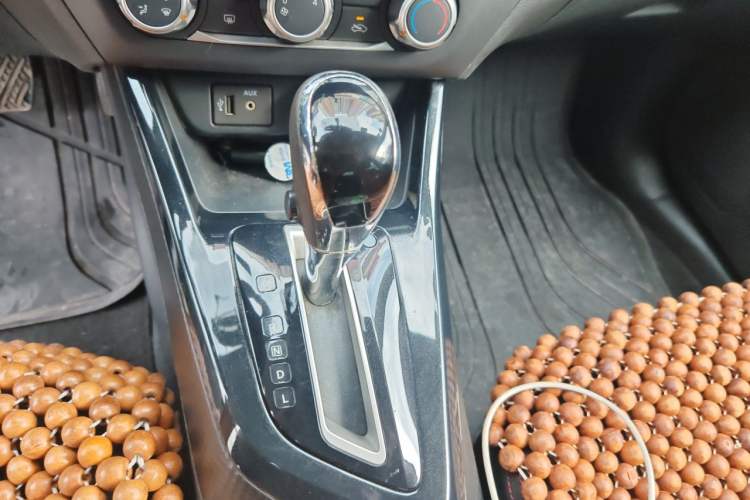 Used Nissan Lannia 2016 1.6L CVT Cool Edition Gear Lever