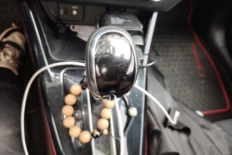 Used Nissan Lannia 2016 1.6L CVT Cool Edition Gear Lever