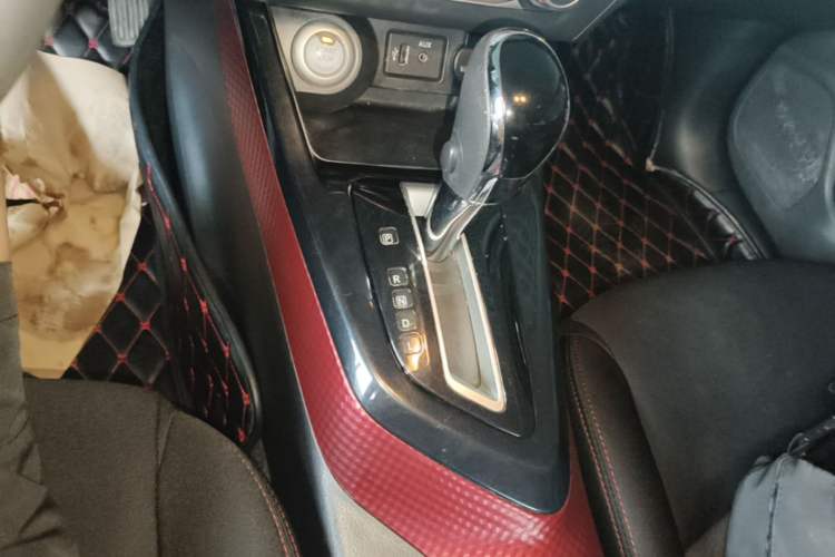 Used Nissan Lannia 2016 1.6L CVT Smart Cool Edition Gear Lever