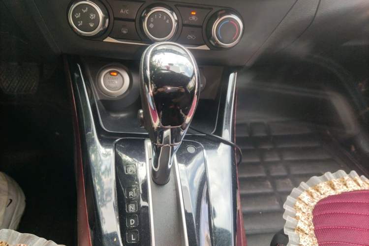 Used Nissan Lannia 2016 1.6L CVT Smart Cool Edition Gear Lever