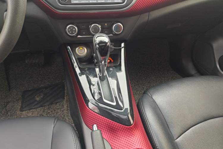 Used Nissan Lannia 2016 1.6L CVT Smart Cool Edition Gear Lever