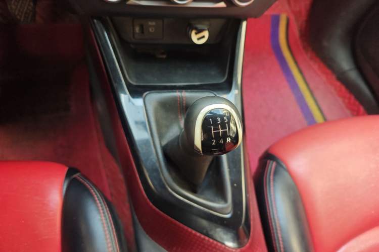 Used Nissan Lannia 2016 1.6L Manual Cool Edition Gear Lever