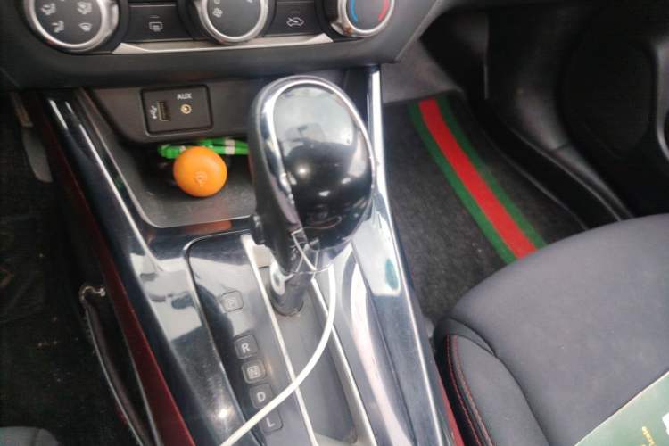 Used Nissan Lannia 2016 1.6L CVT Smart Cool Edition Gear Lever